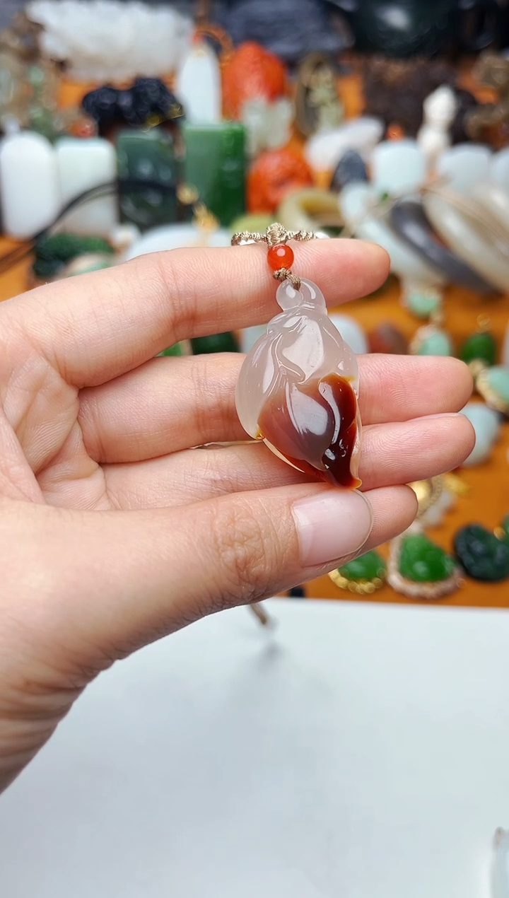 【闪购商品】玛瑙/玉髓颈饰未镶嵌玉兰花