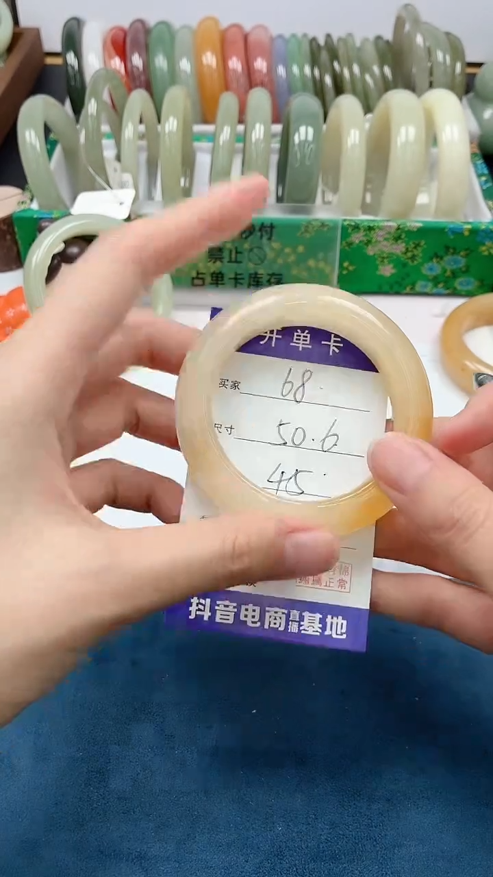 石英质玉未镶嵌手镯68/50.6