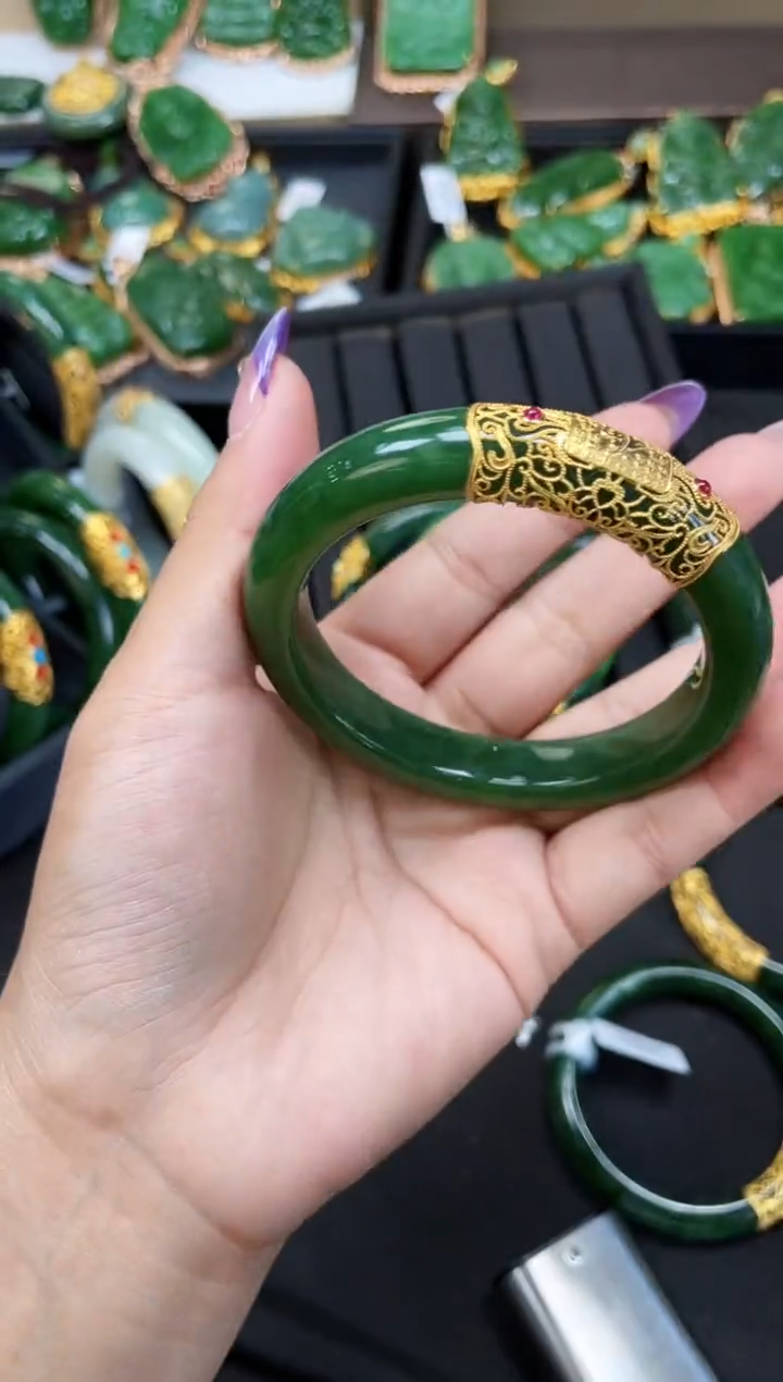 【闪购商品】和田玉手镯18K金镶嵌多样性发一
