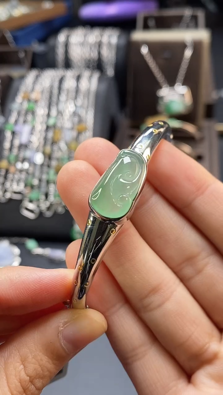 颈饰银S925镶嵌翡翠18261