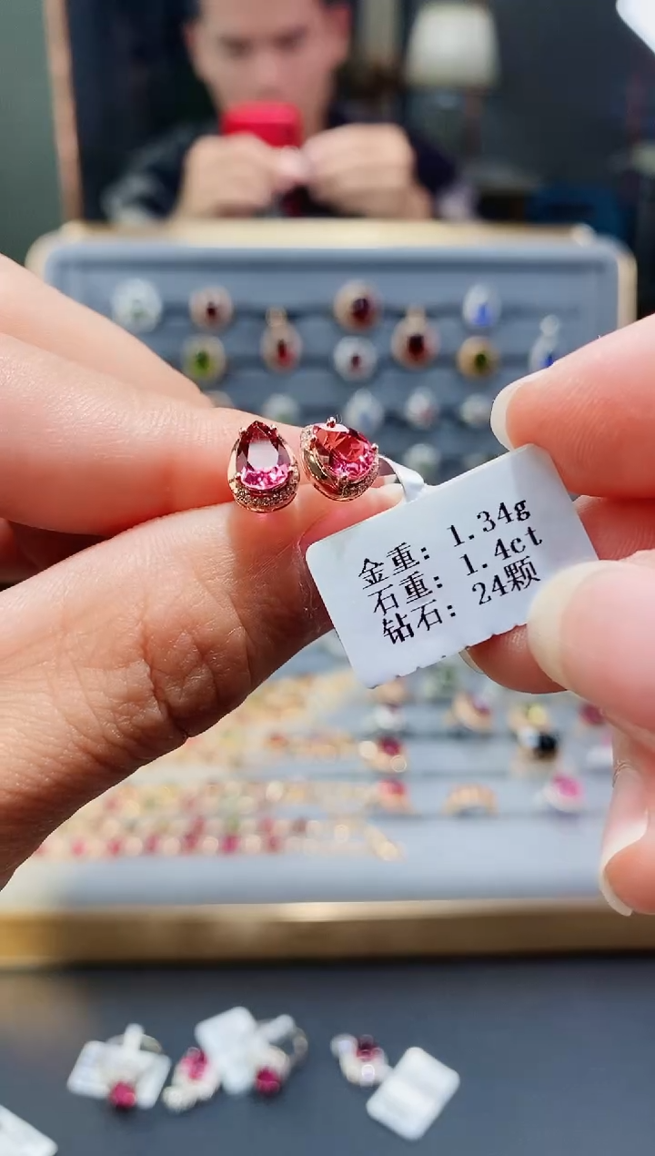 【闪购商品】碧玺耳饰18K金镶嵌1.4配钻