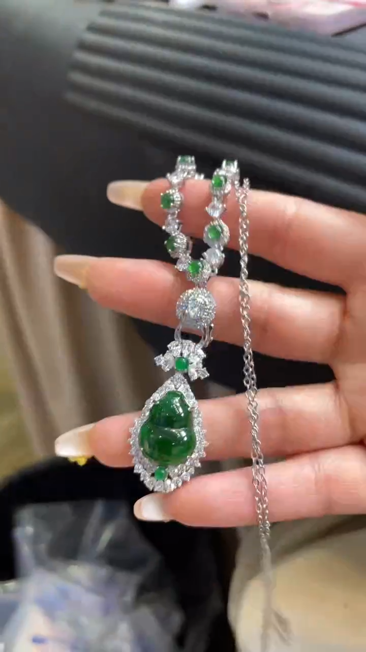 【闪购商品】翡翠颈饰未镶嵌      *183