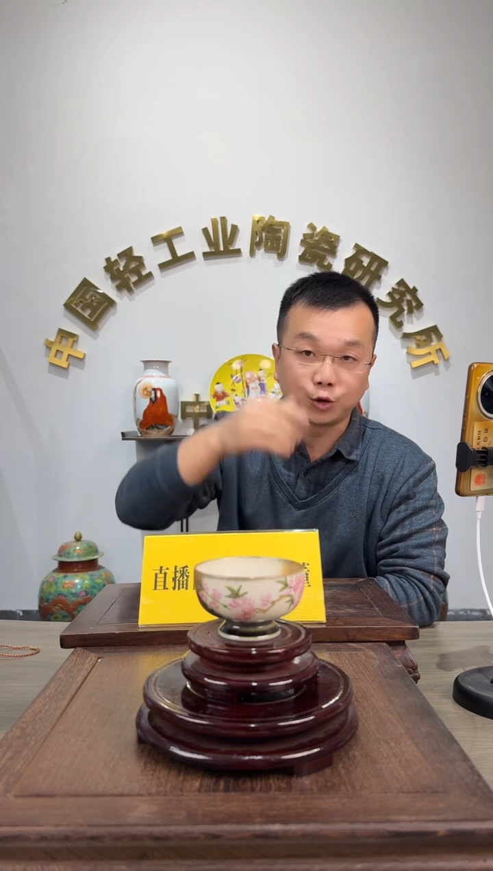 景德镇精美陶瓷桃花杯