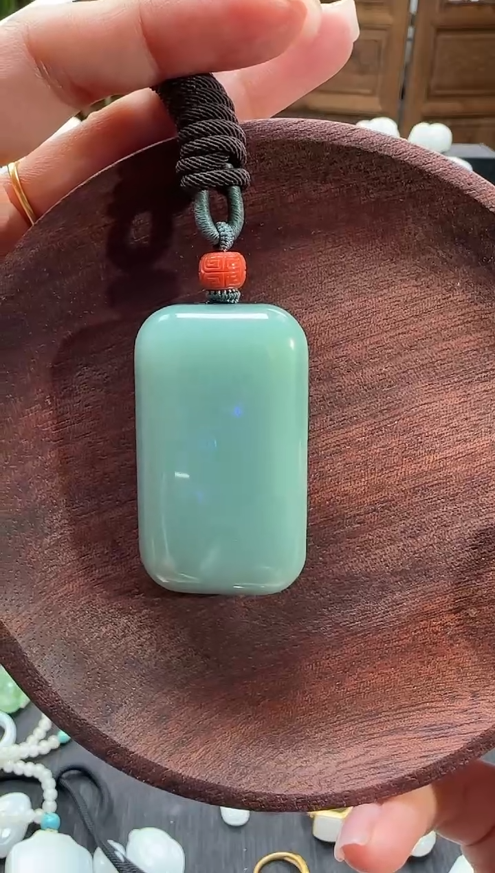 和田玉未镶嵌颈饰A****杨粉青无事牌