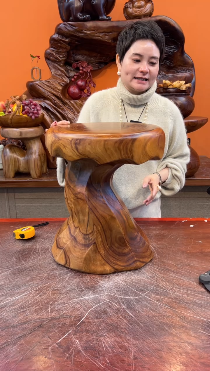 【闪购商品】香樟木实木创意凳子