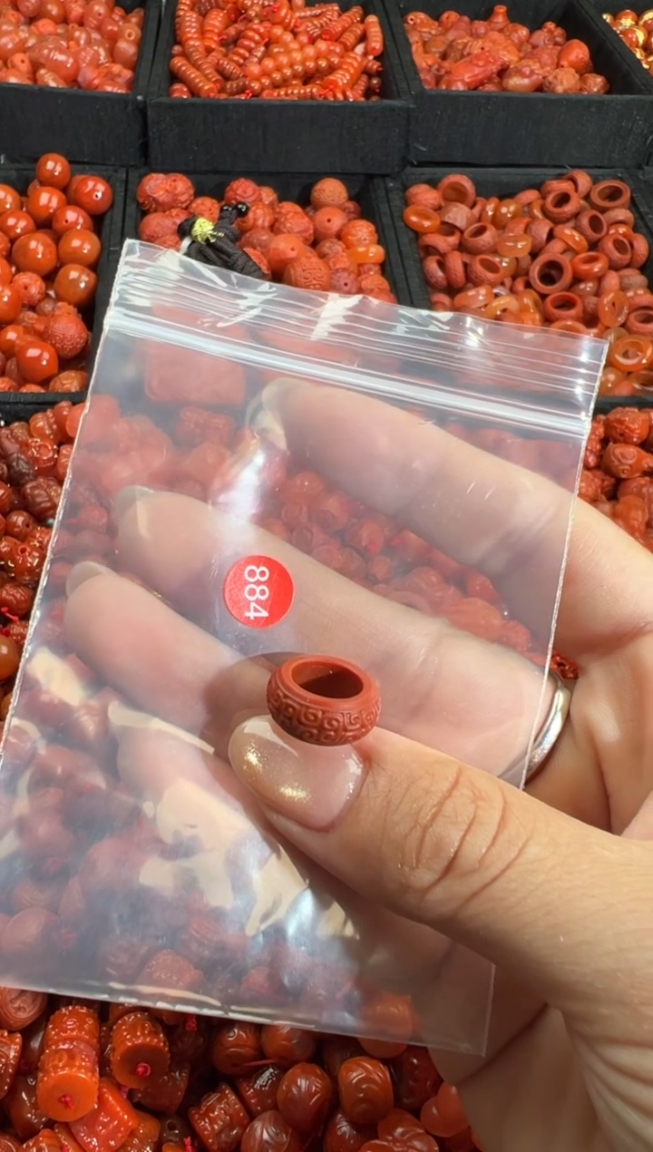 南红玛瑙未镶嵌颈饰1