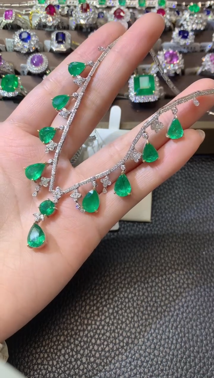 【闪购商品】祖母绿套装18K金镶嵌D136