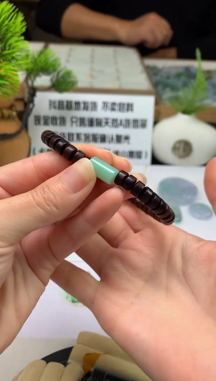 颈饰未镶嵌翡翠_****姐---121225