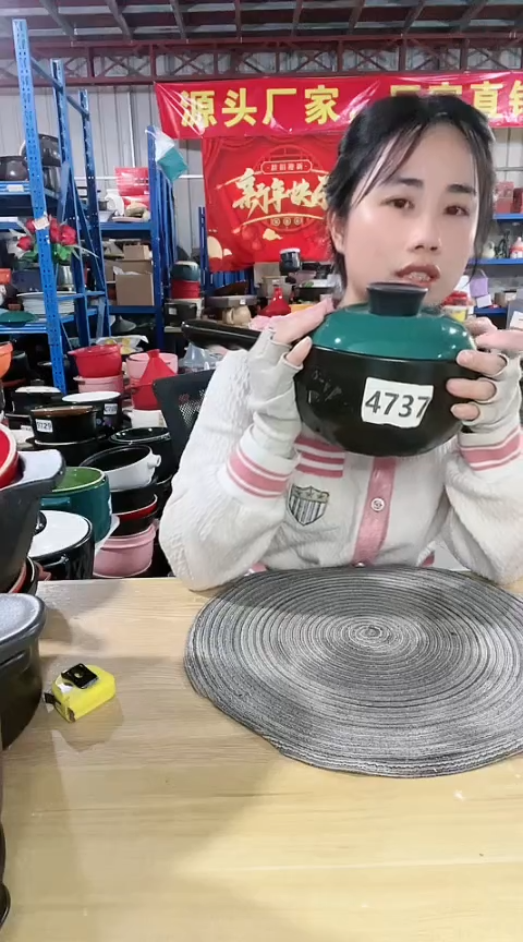 【闪购商品】4737瑕疵黑色手把奶锅带盖不圆