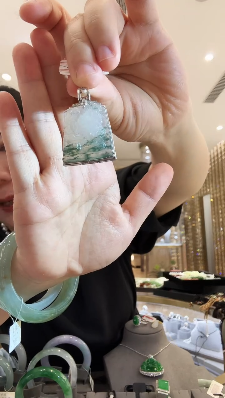 翡翠18K金镶嵌颈饰40