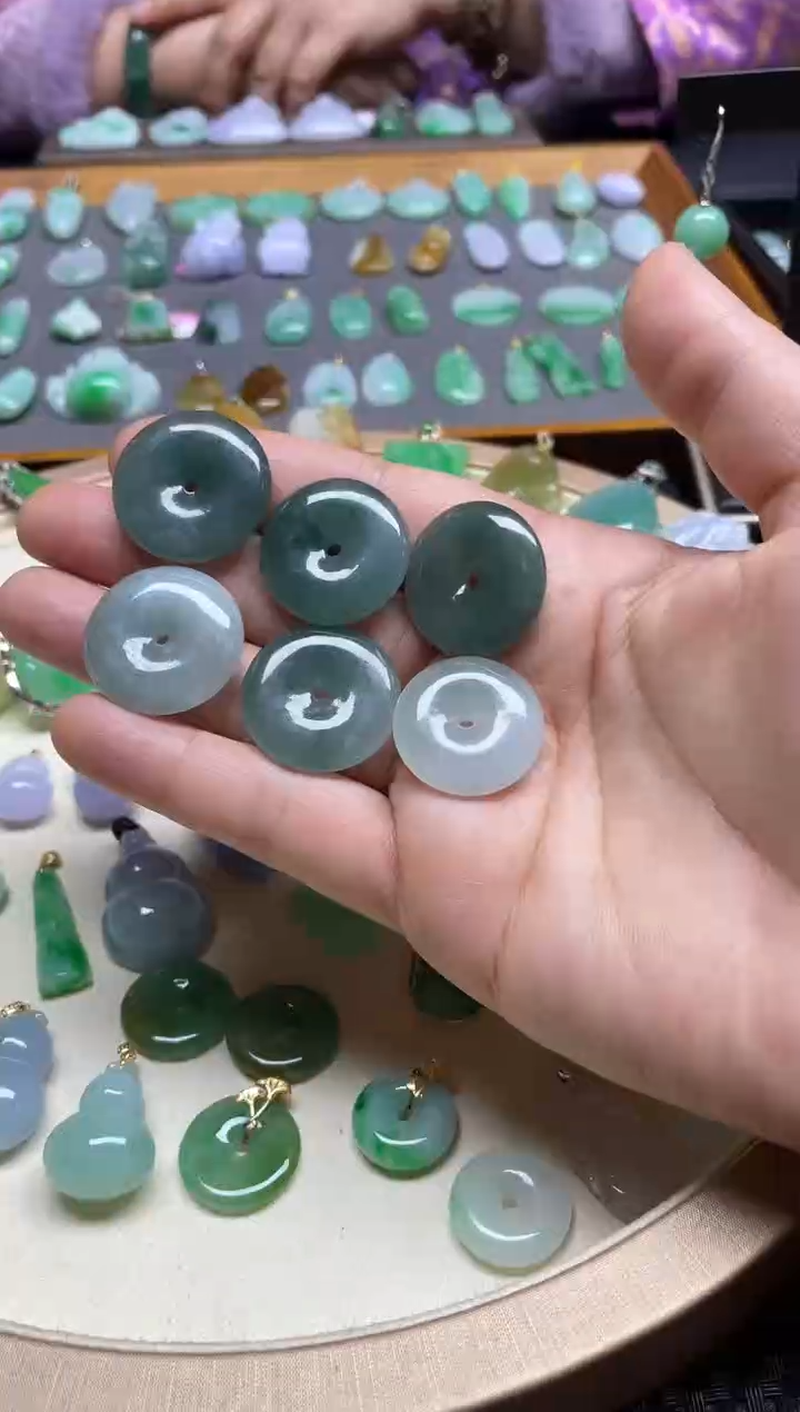 【闪购商品】翡翠颈饰未镶嵌平安扣多样性发其一