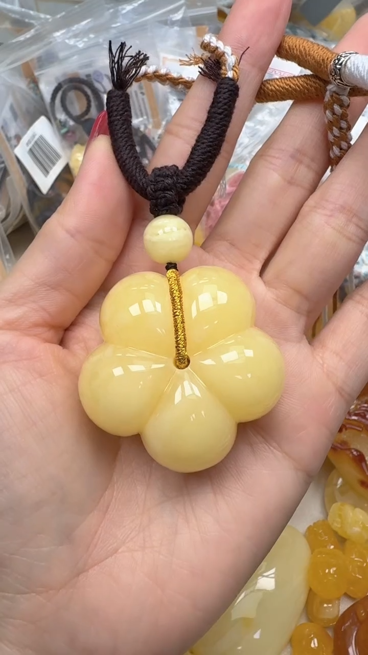 裸石琥珀未镶嵌如图