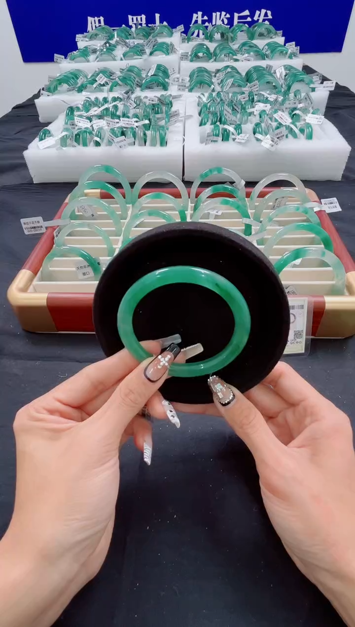 未镶嵌手镯石英质玉（非洲翠）圈口60