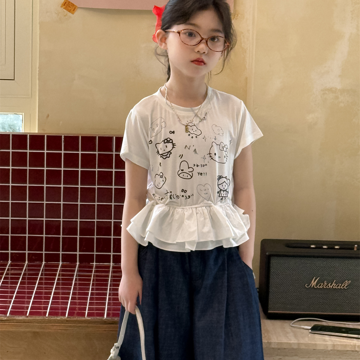 【童伢~白色KT猫花边短袖+藏蓝色阔腿裤】110-160尺码