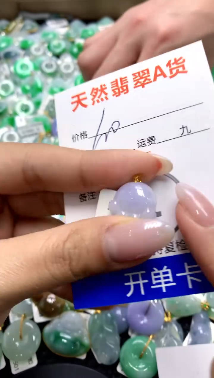 翡翠18K金镶嵌颈饰1111111111111111