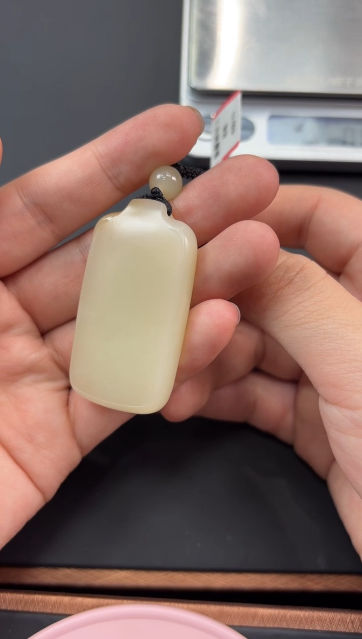 【闪购商品】和田玉吊坠(赠链)未镶嵌且末金山微色差吊坠