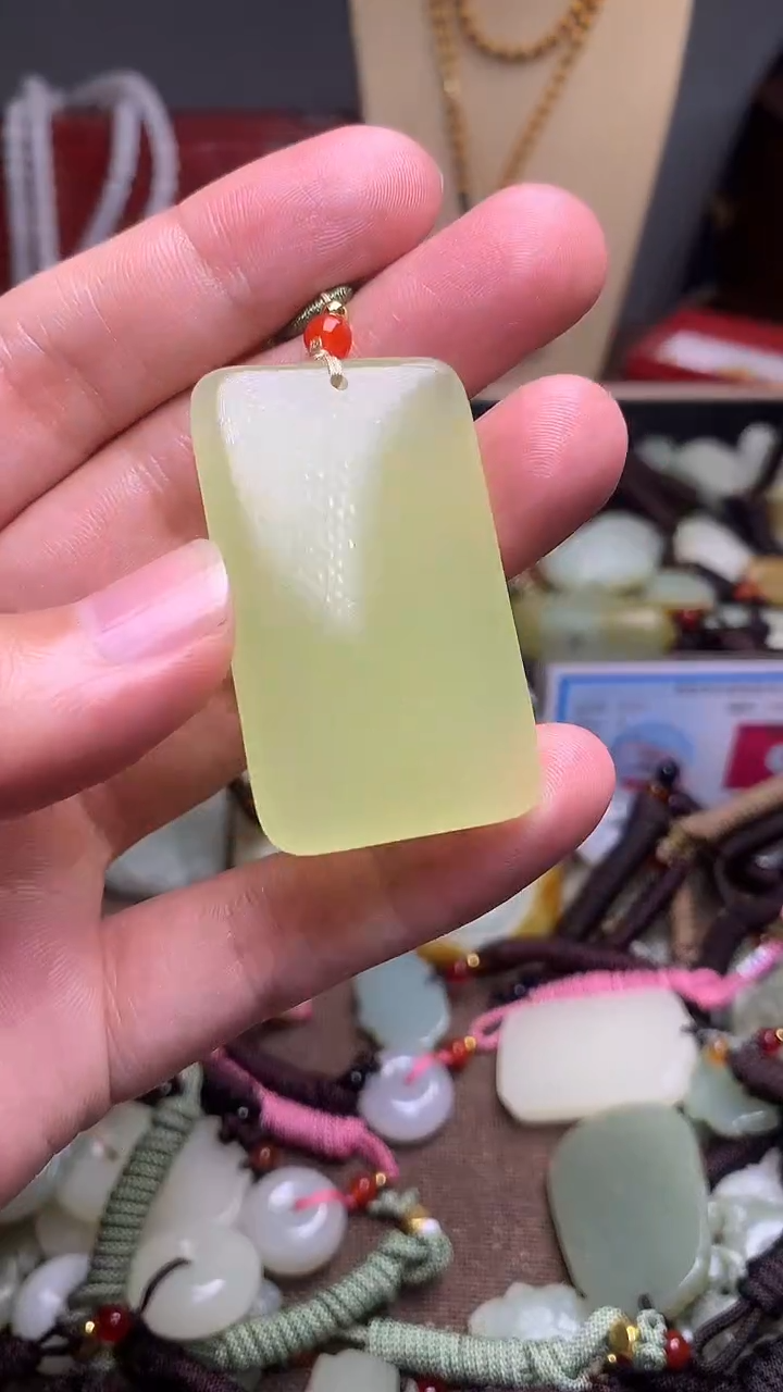 玉新疆料青海料清水平安牌吊坠