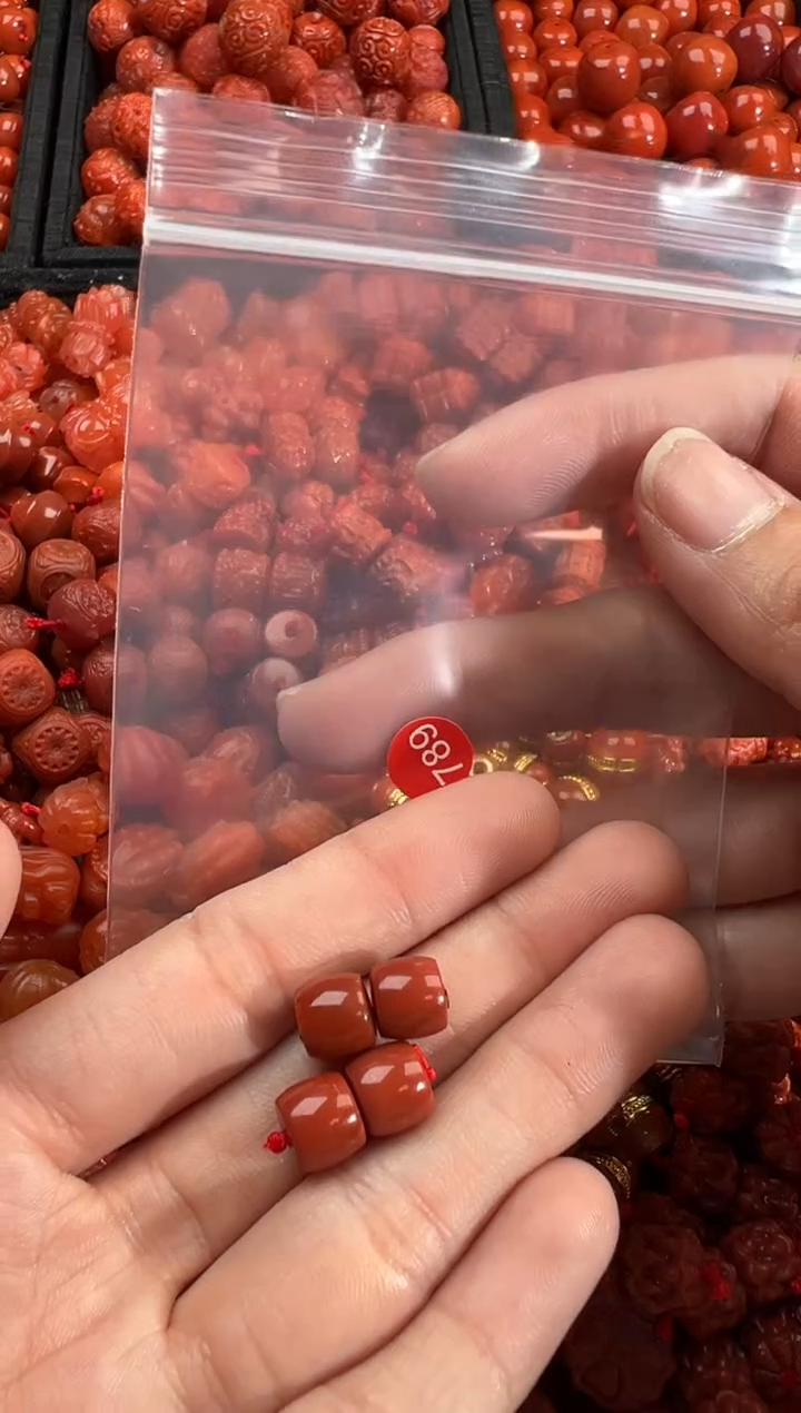 南红玛瑙未镶嵌颈饰1