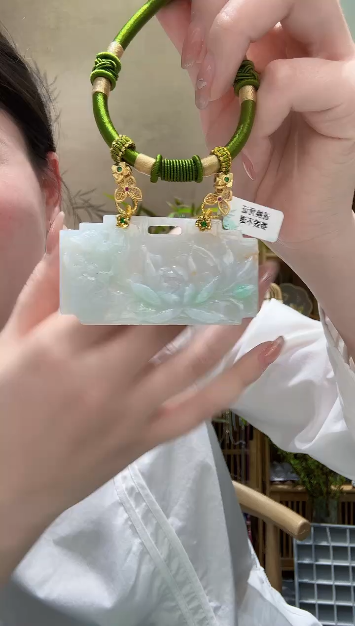 翡翠未镶嵌颈饰吊坠