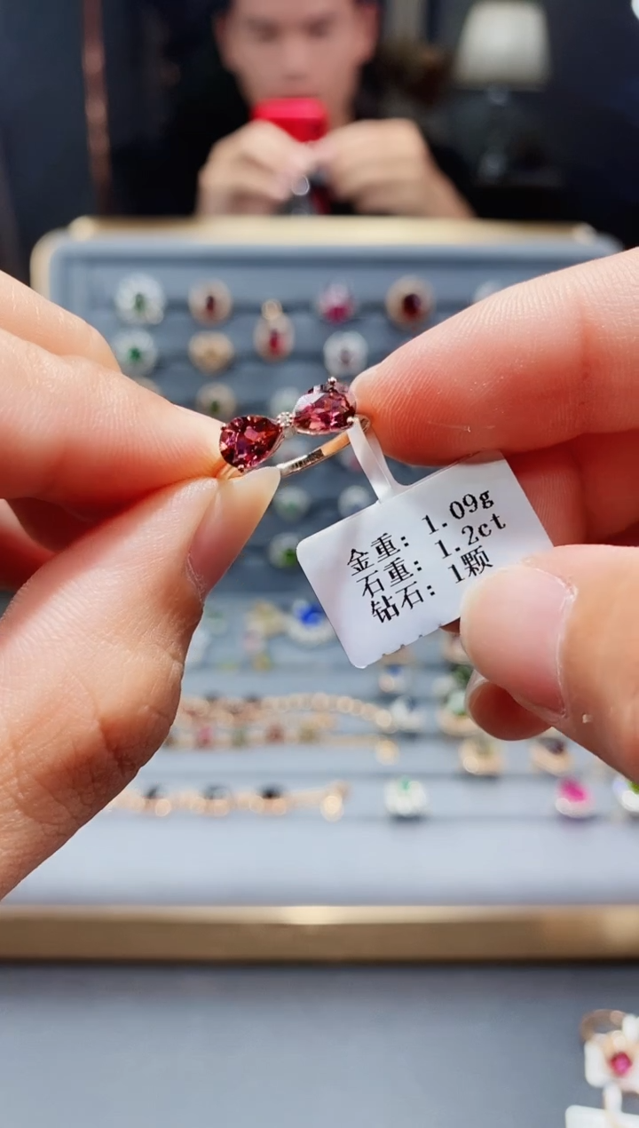 碧玺戒指18K金镶嵌1.2..