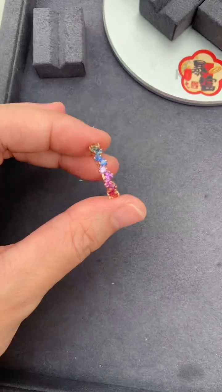 【闪购商品】彩色蓝宝石戒指18K金镶嵌彩蓝宝戒指