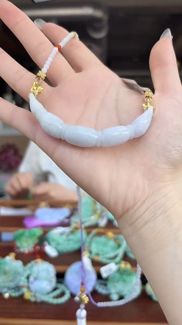 翡翠未镶嵌颈饰藕节弯弯