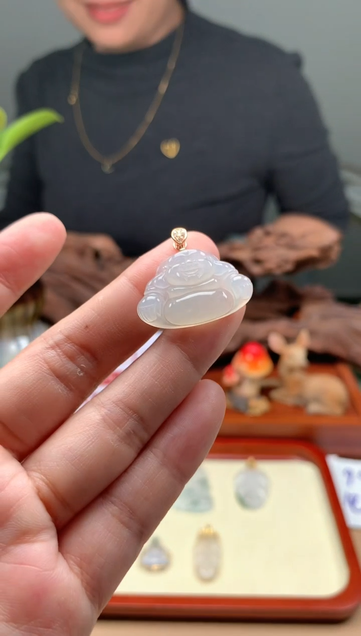 翡翠18K金镶嵌颈饰佛公