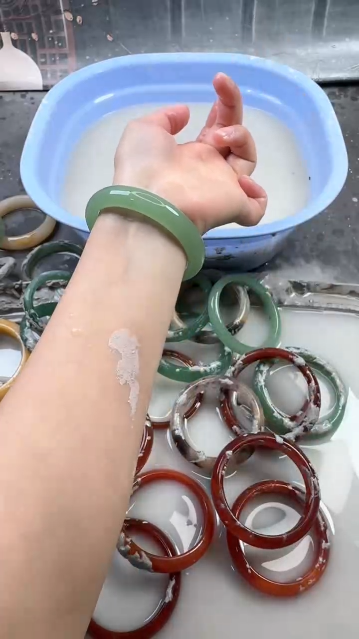 【闪购商品】石英质玉手镯未镶嵌86