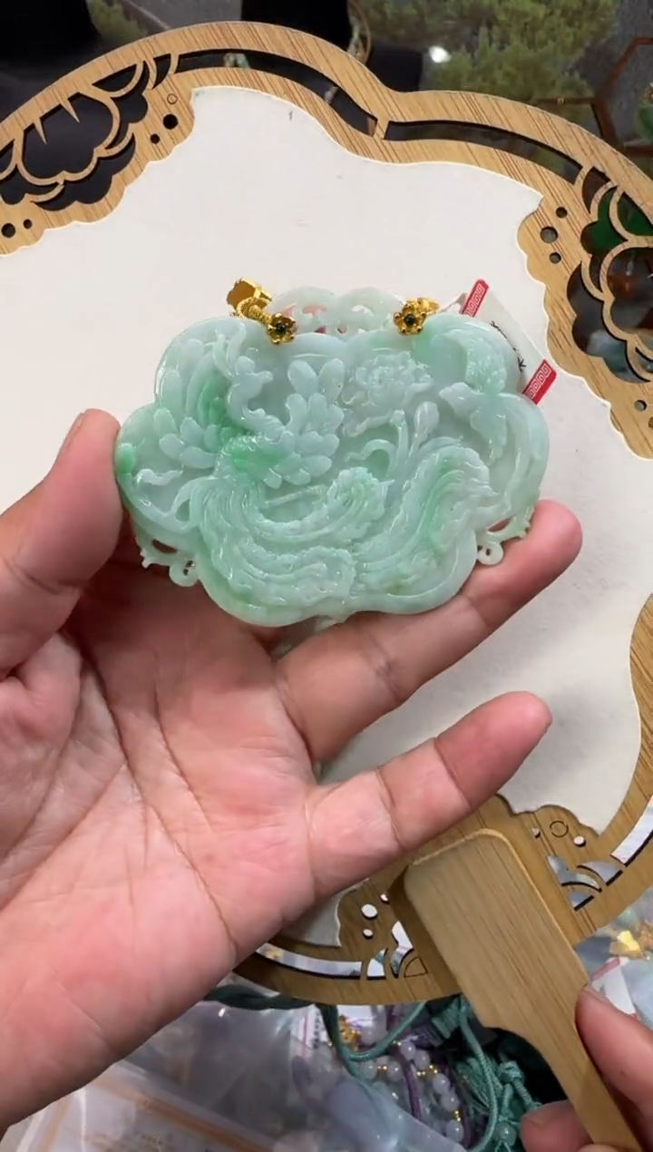 【闪购商品】翡翠颈饰未镶嵌牌子