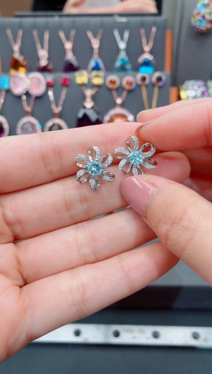 银S925镶嵌托帕石耳饰托帕石耳饰