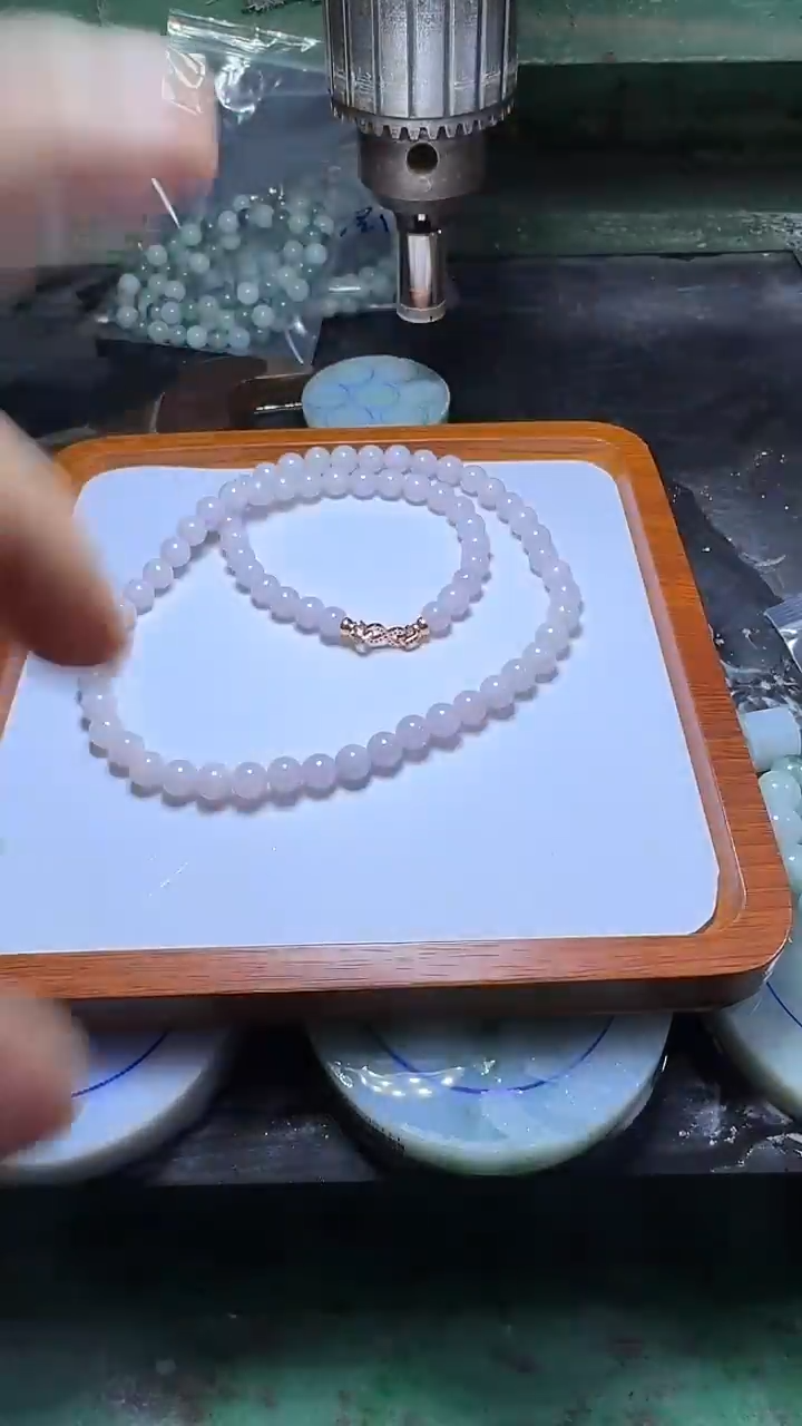 翡翠未镶嵌项链执****?发一条