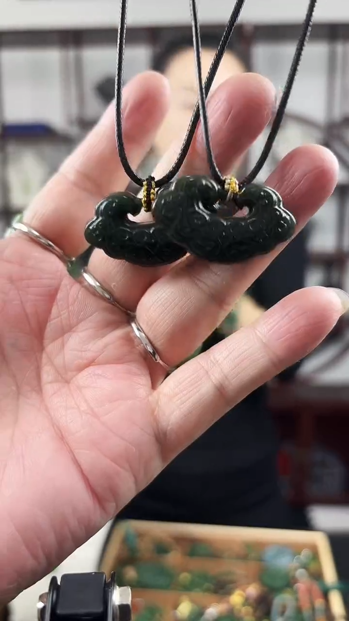 颈饰未镶嵌和田玉锁 随机发一