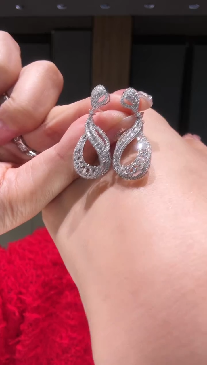 【闪购商品】钻石耳饰18K金镶嵌2克拉水滴