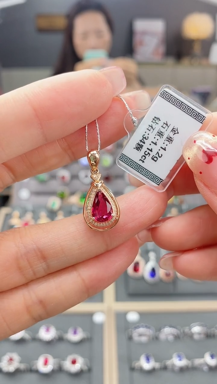 【闪购商品】18K金镶嵌颈饰碧玺1.15    