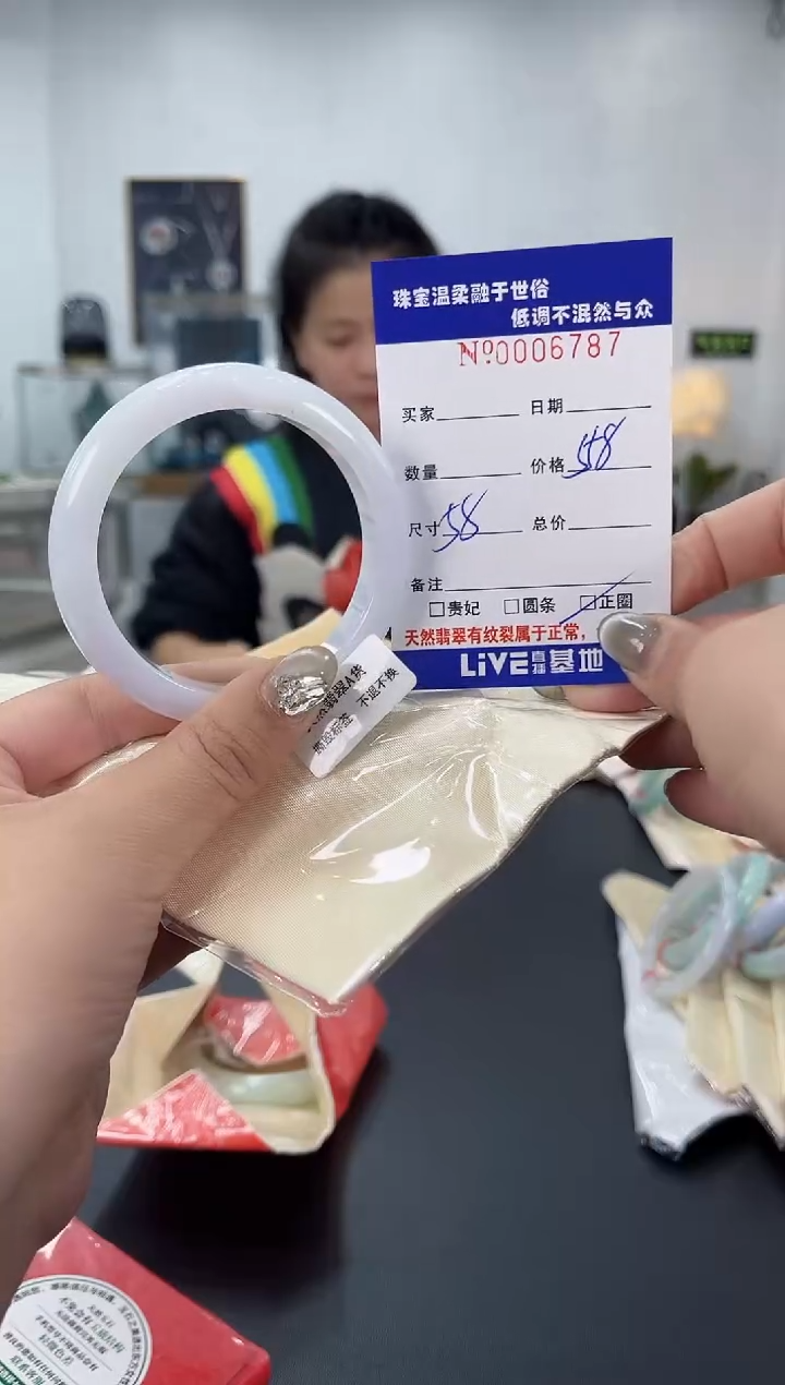 【闪购商品】翡翠手镯未镶嵌天然翡翠A货