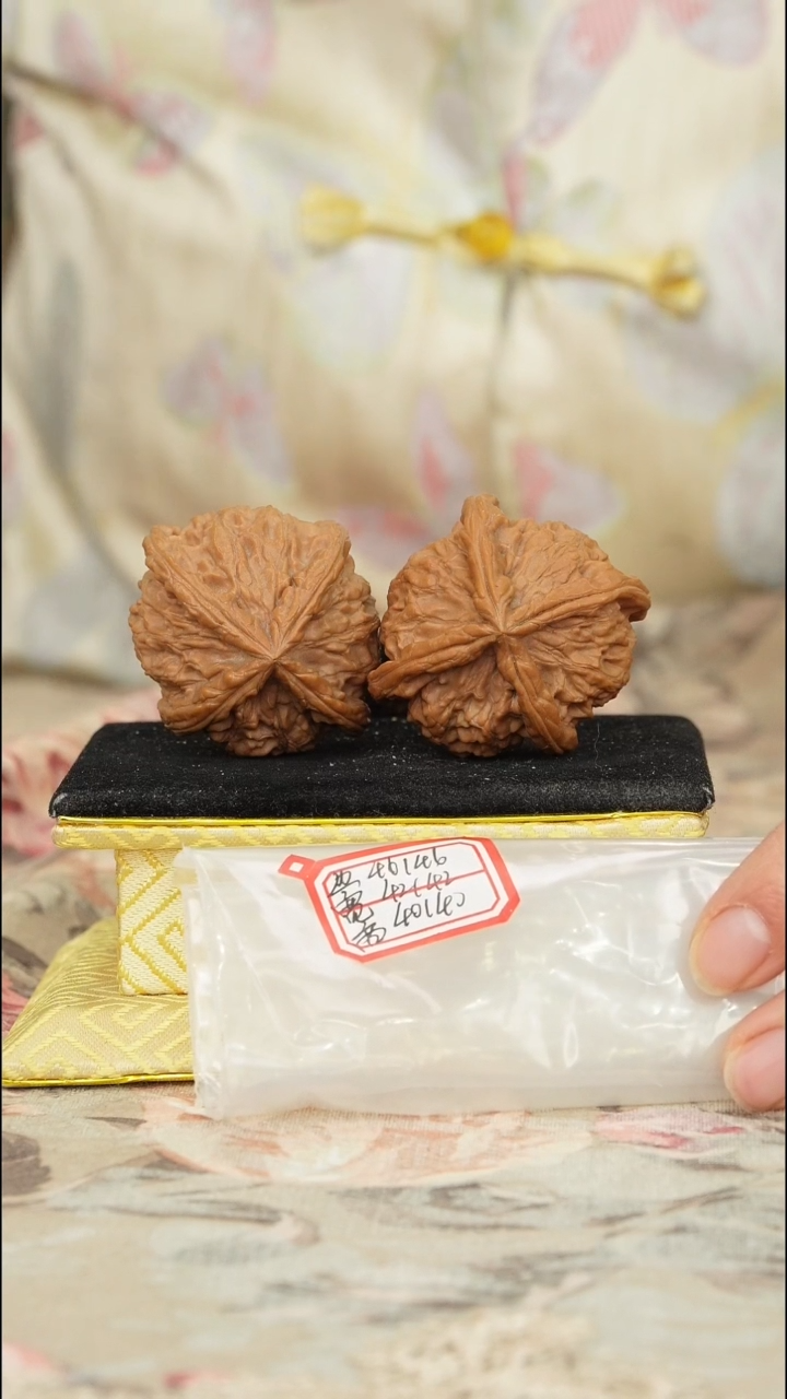 【闪购商品】文玩核桃把件红狮子头四棱