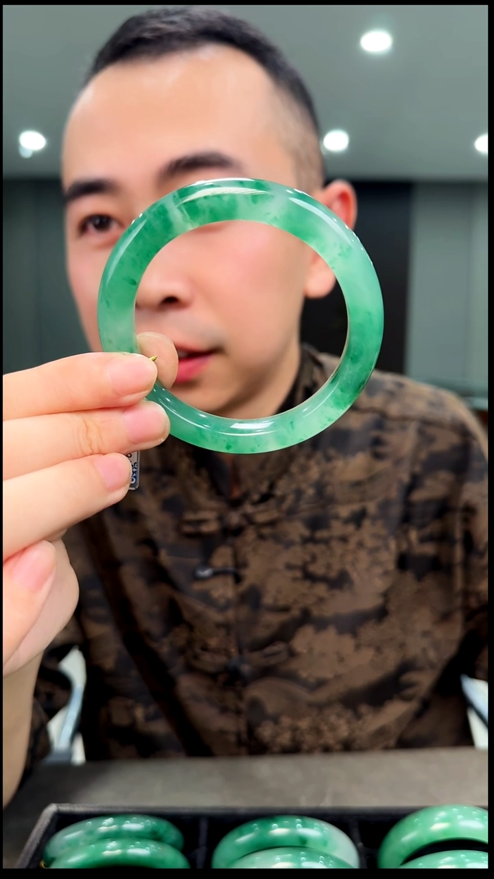 未镶嵌手镯石英质玉60