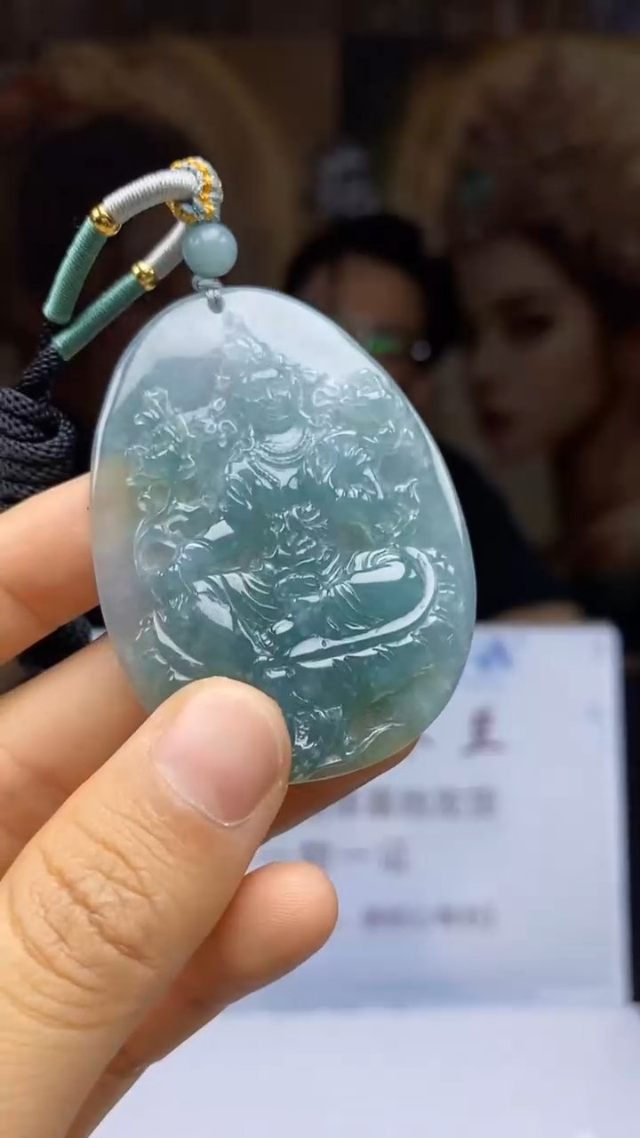 翡翠未镶嵌颈饰      *31