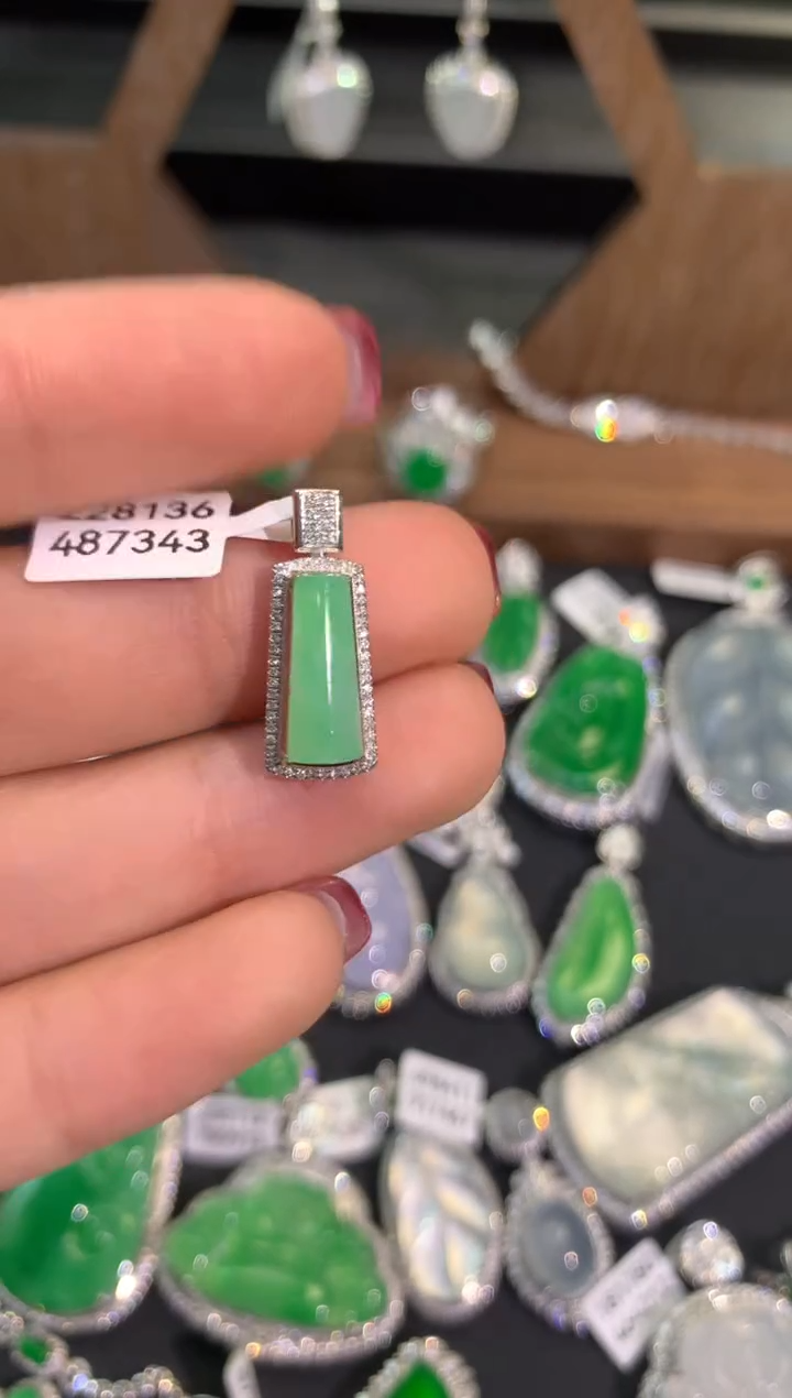 【闪购商品】翡翠吊坠(不含链)18K金镶嵌吊坠