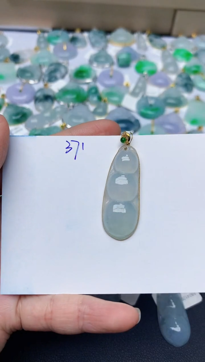 【闪购商品】翡翠颈饰18K金镶嵌天然翡翠A货   