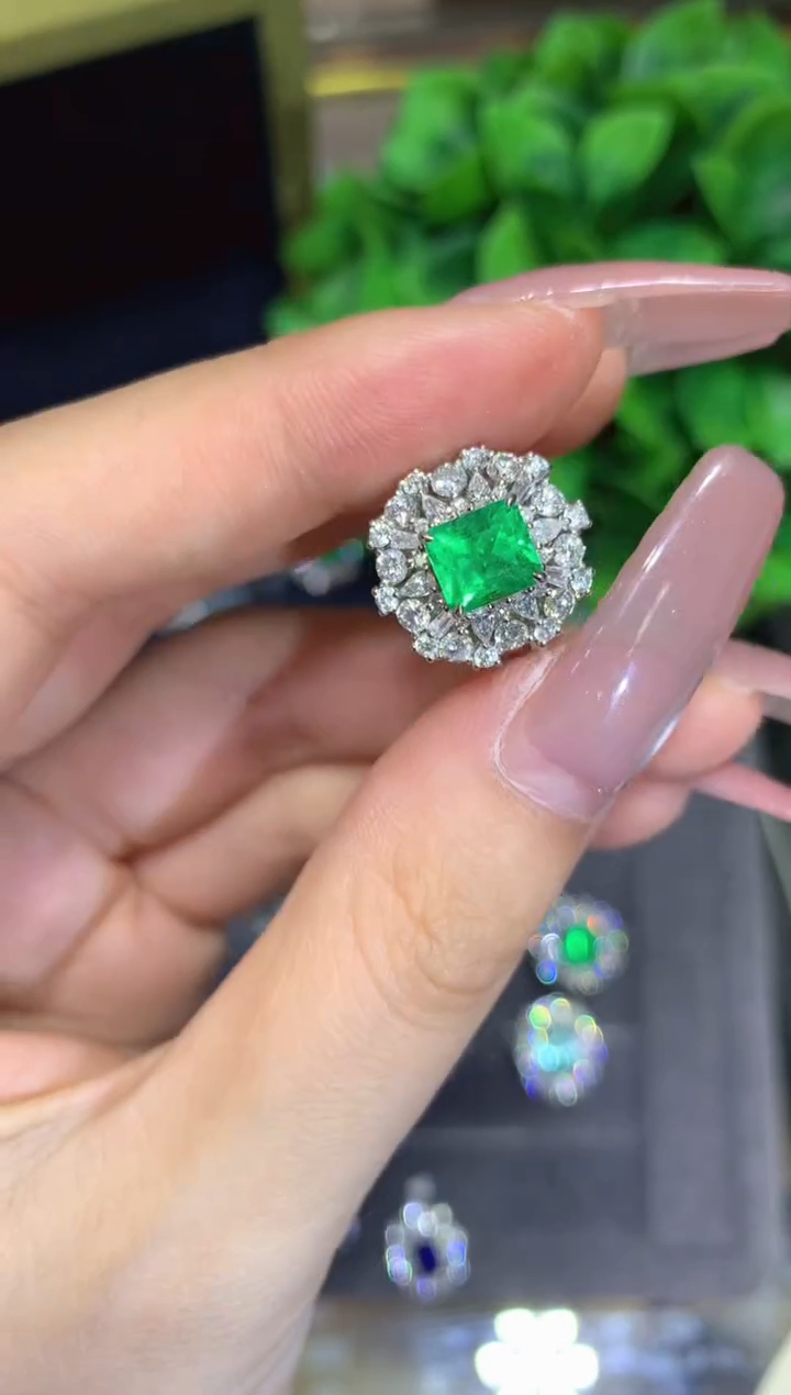 18K金镶嵌戒指祖母绿1.48ct