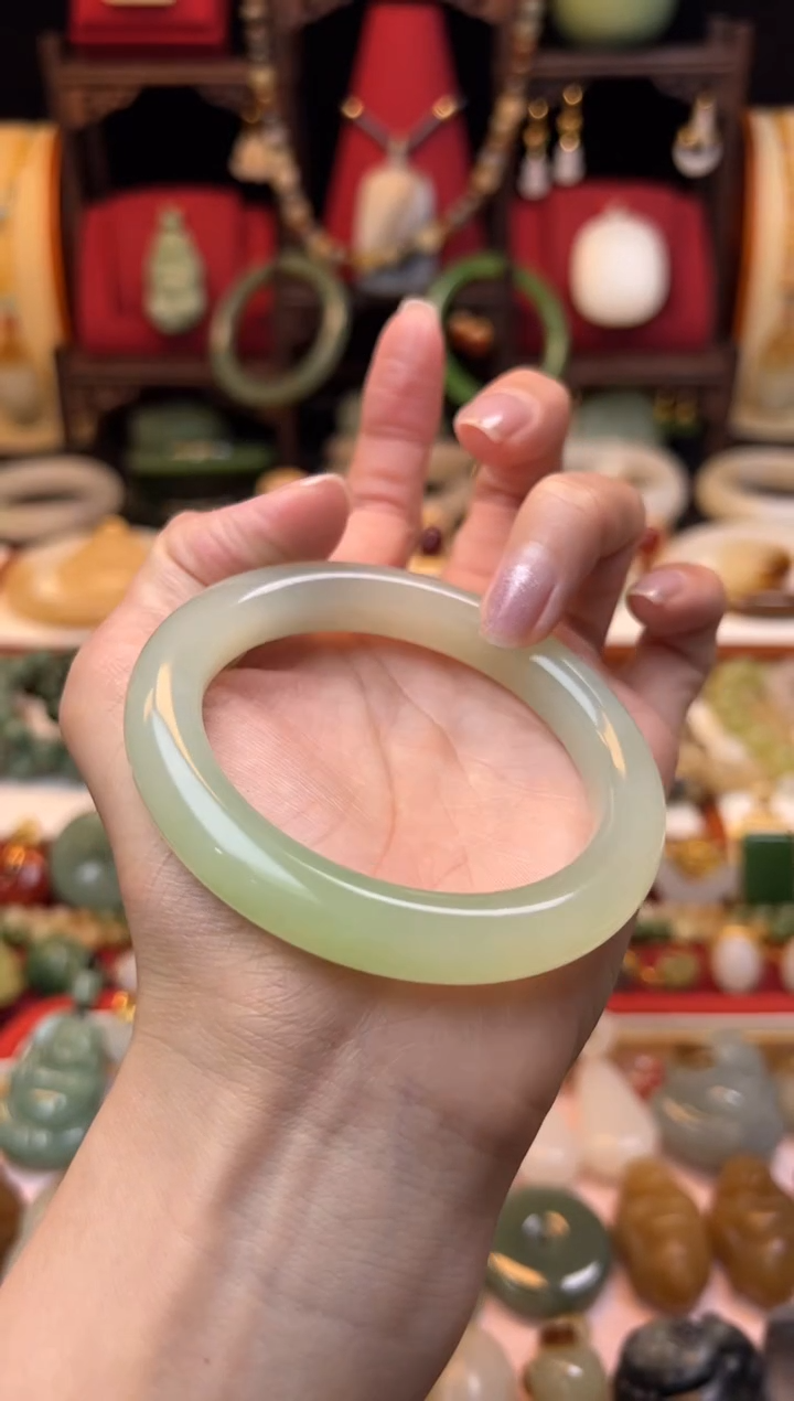 【闪购商品】和田玉手镯未镶嵌58