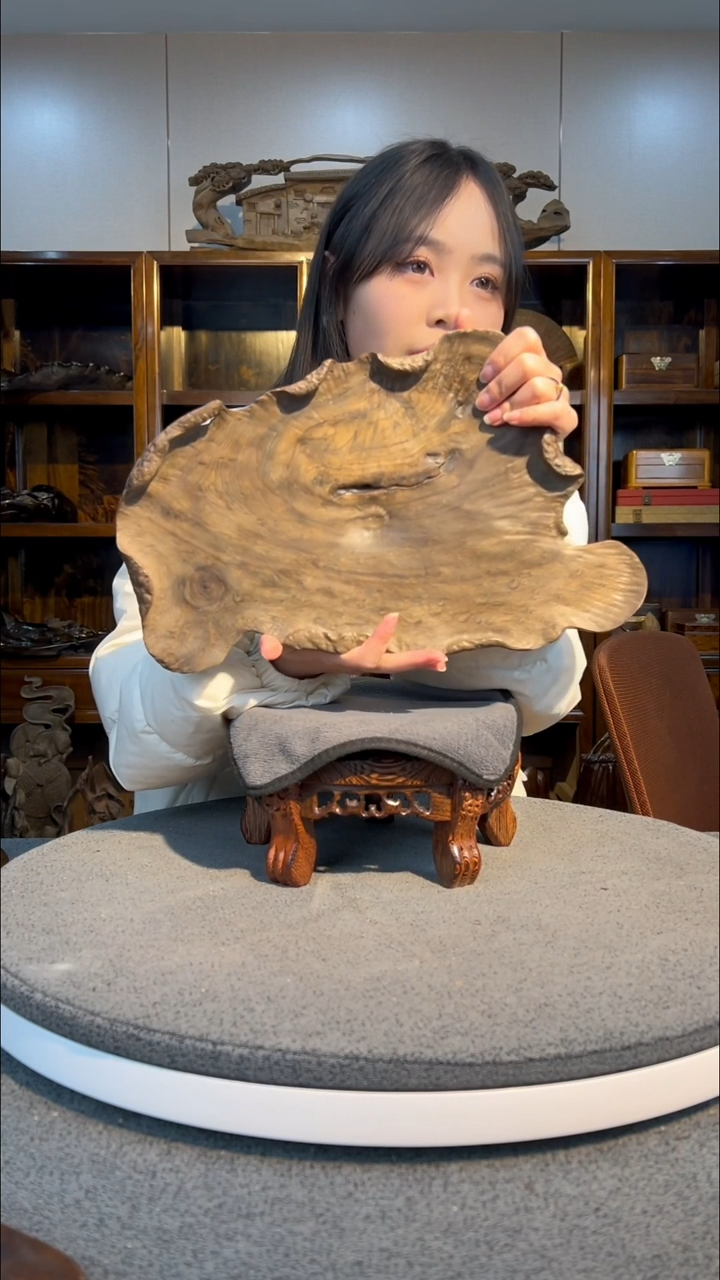 【闪购商品】金丝楠木雕荷叶盘子