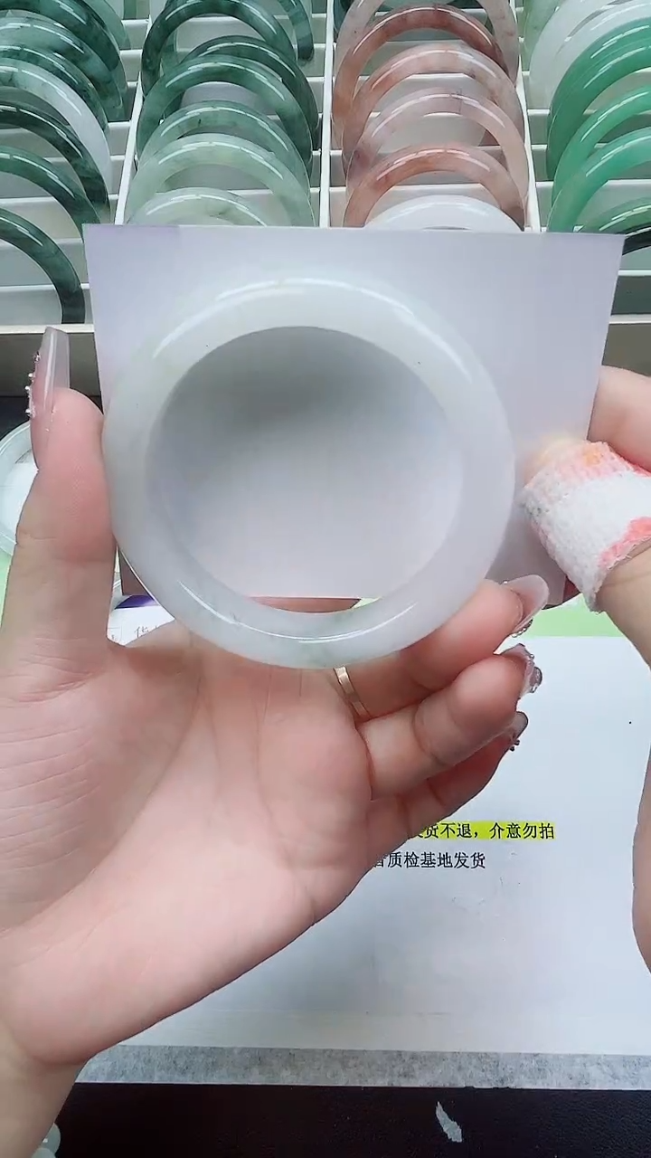 【闪购商品】石英质玉手镯未镶嵌9/55-56圈