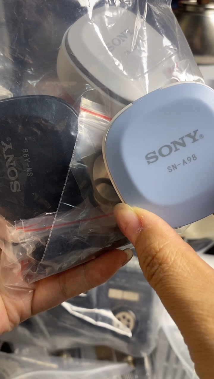 ꪝ灰色小索入耳耳机