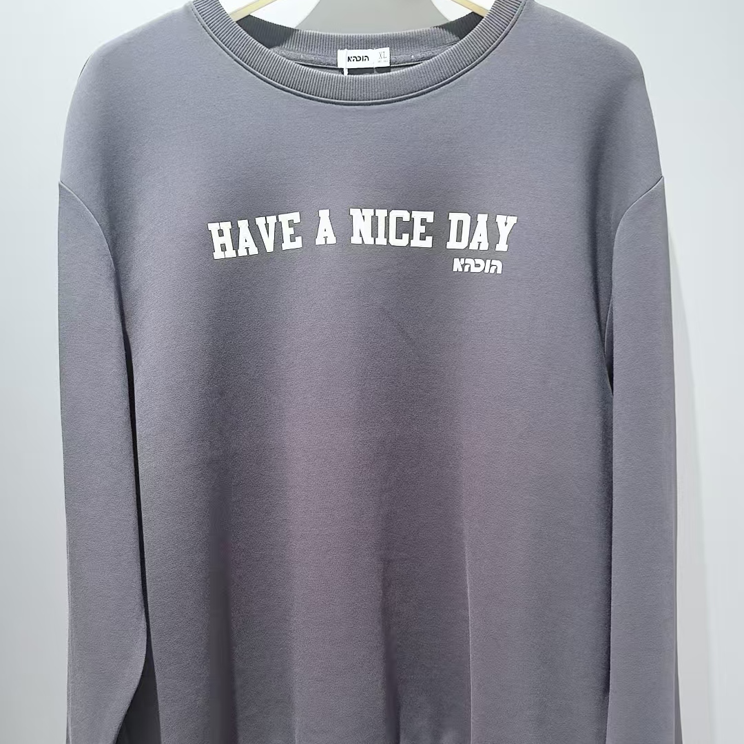 圆领字母宽松通勤极简风套头卫衣