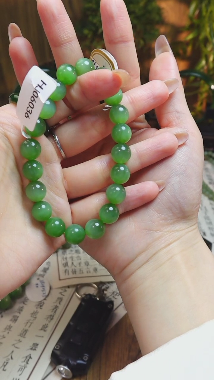 【闪购商品】和田玉手串未镶嵌HJ06036俄料碧玉阳绿色猫眼