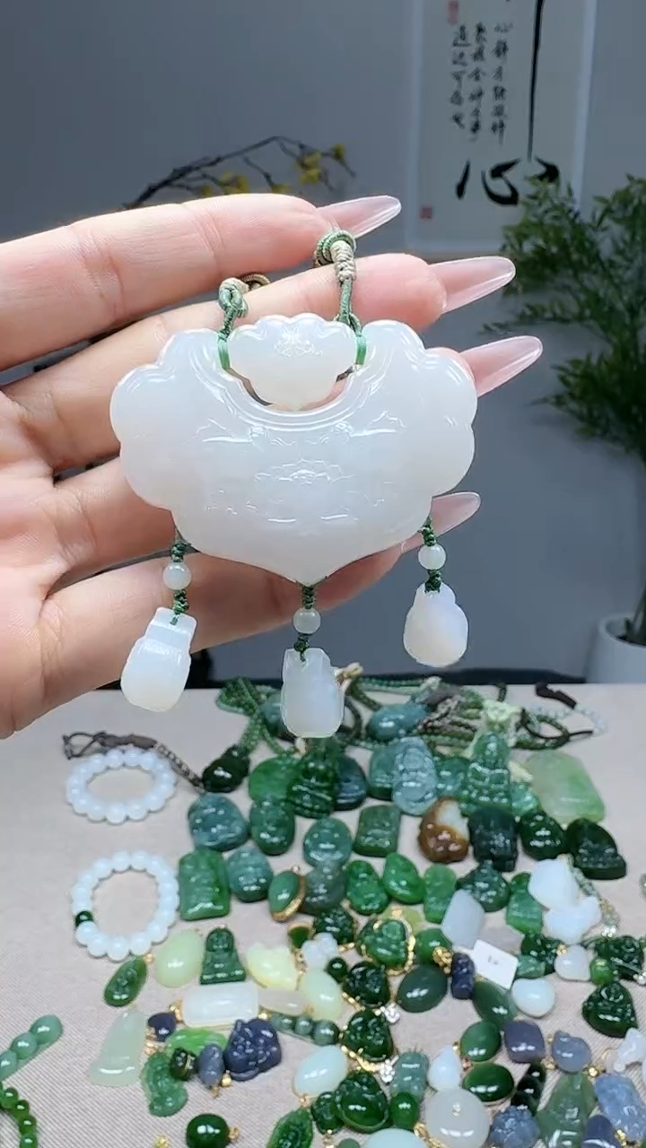 未镶嵌和田玉挂件1