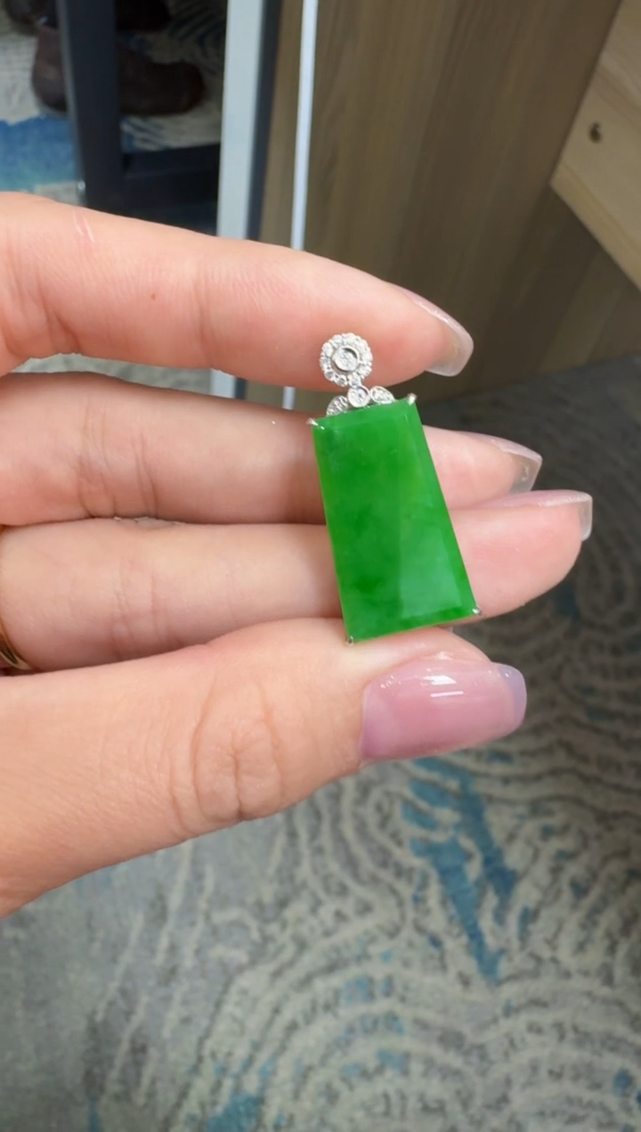 【闪购商品】翡翠颈饰18K金镶嵌缅甸A货翡翠吊坠