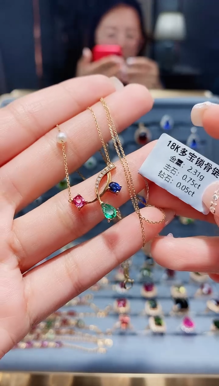 【闪购商品】18K金镶嵌颈饰祖母绿0.75.